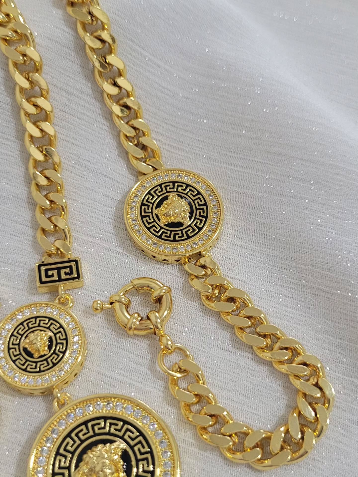 سرویس ورساچ زنانه