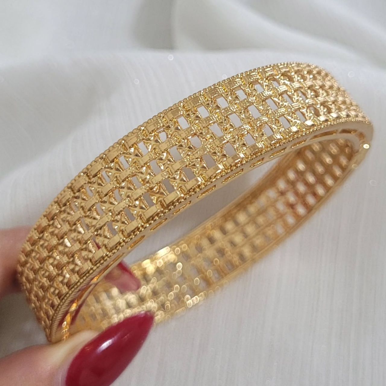 دستبند طرح طلای زنانه