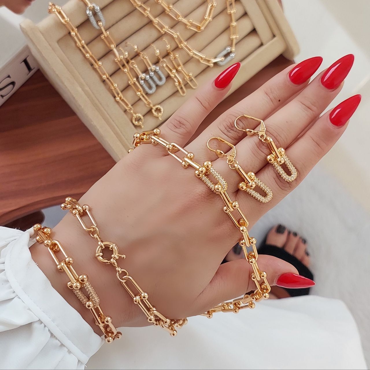 سرویس زنانه، مدل تیفانی