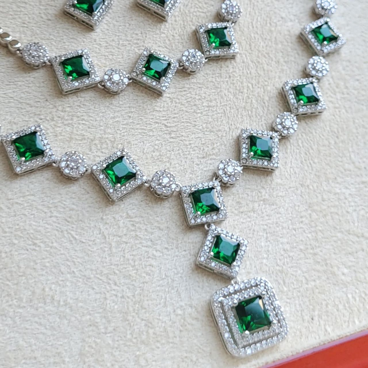 سرویس نگین سبز زنانه