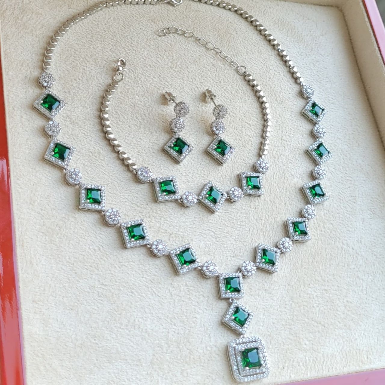 سرویس سبز زنانه