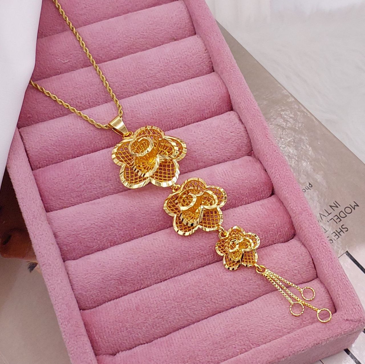 گردنبند گل زنانه