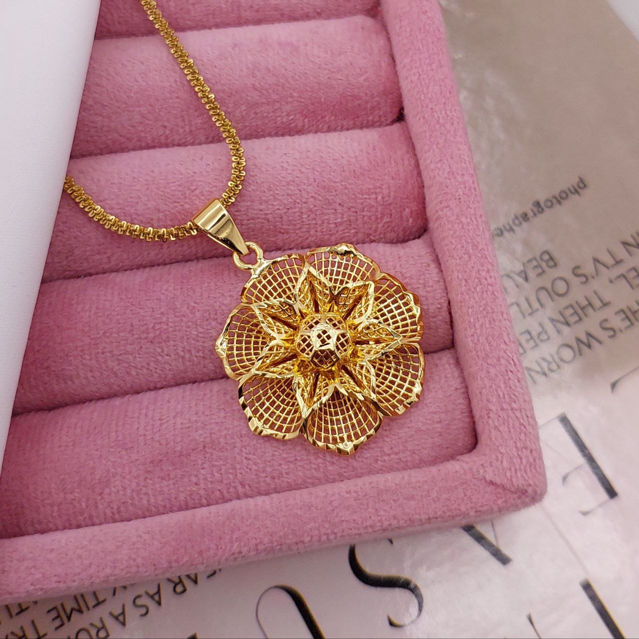 گردنبند گل زنانه