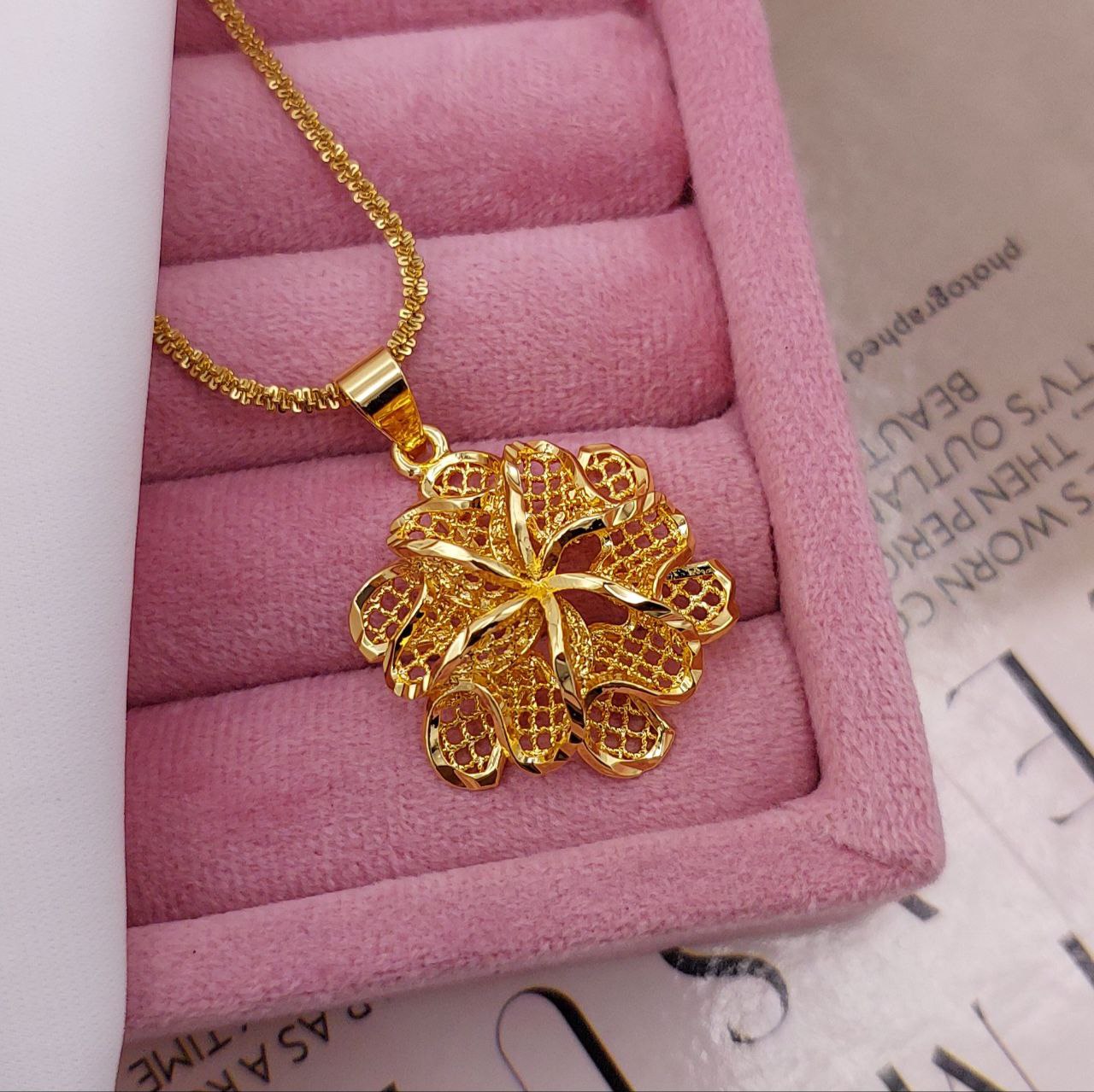 گردنبند گل زنانه