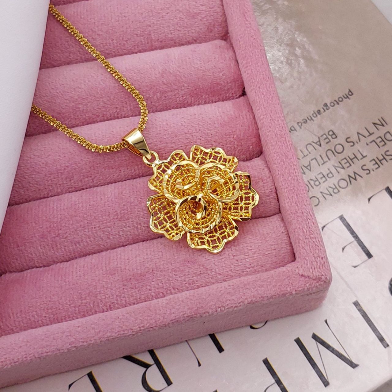 گردنبند گل زنانه