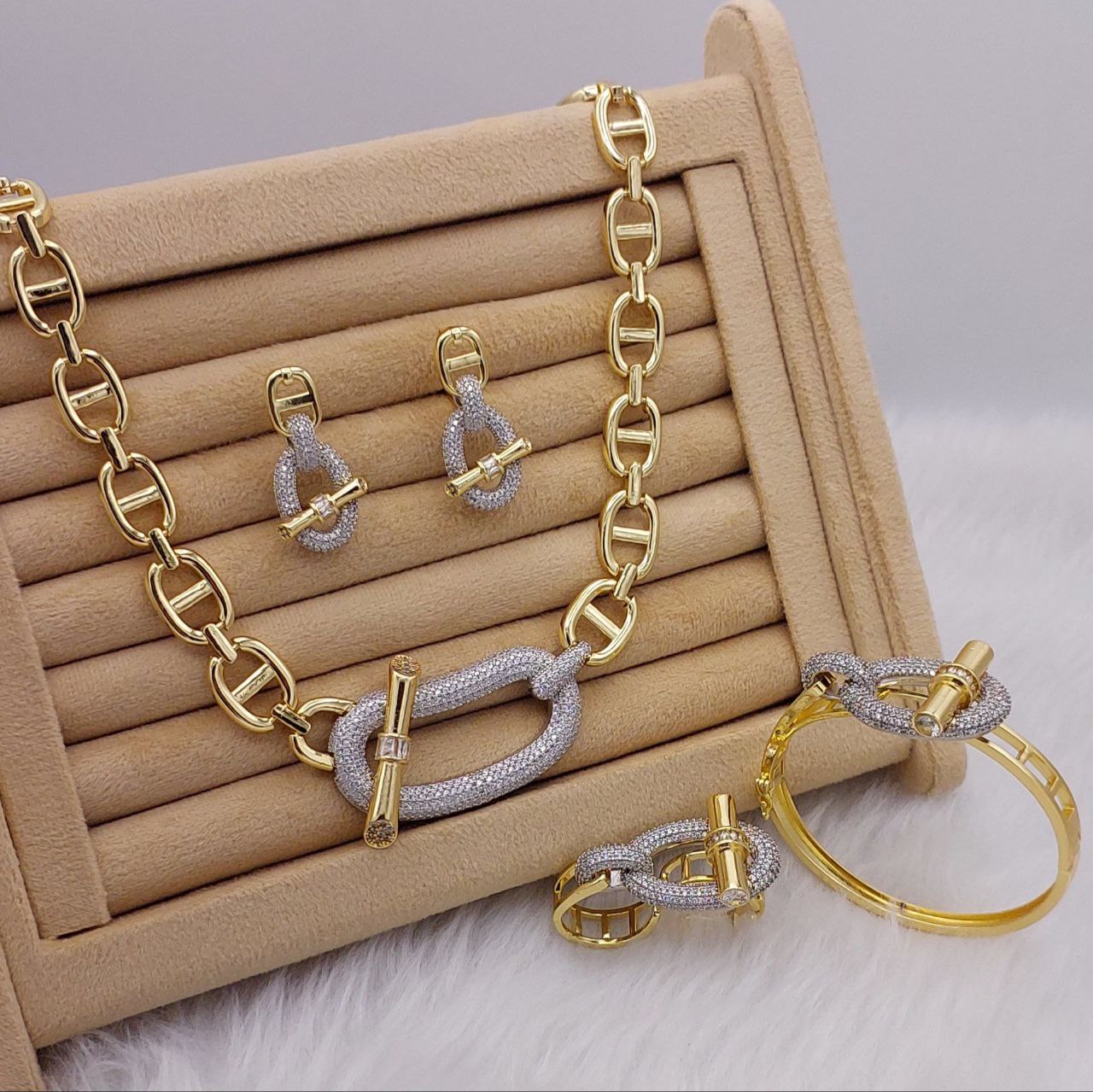 سرویس هرمس زنانه