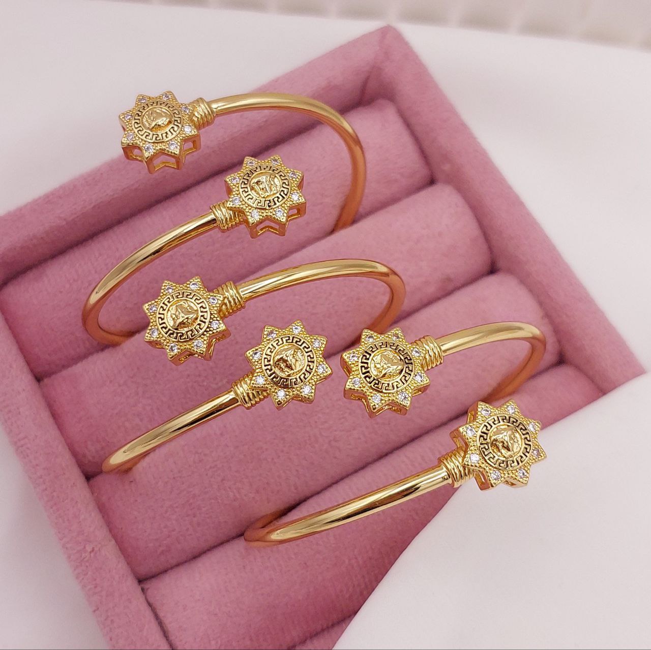 دستبند زنانه ورساچه