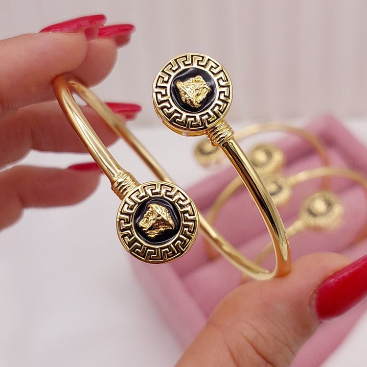 دستبند زنانه ورساچه