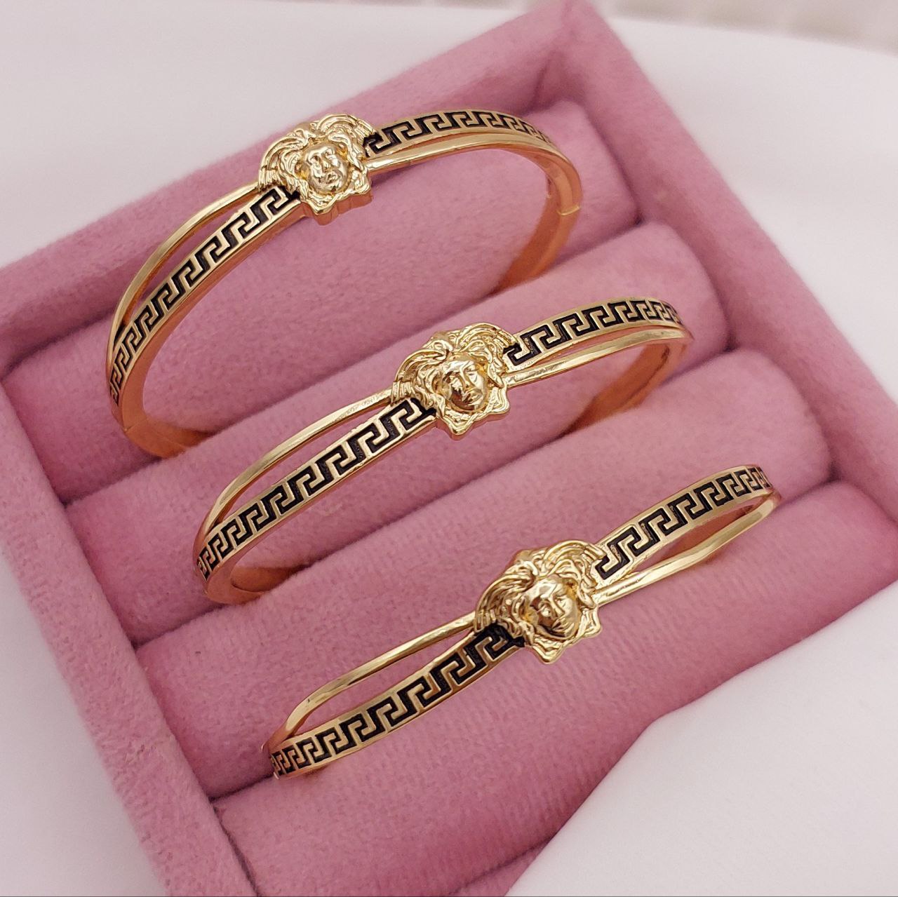 دستبند زنانه ورساچه