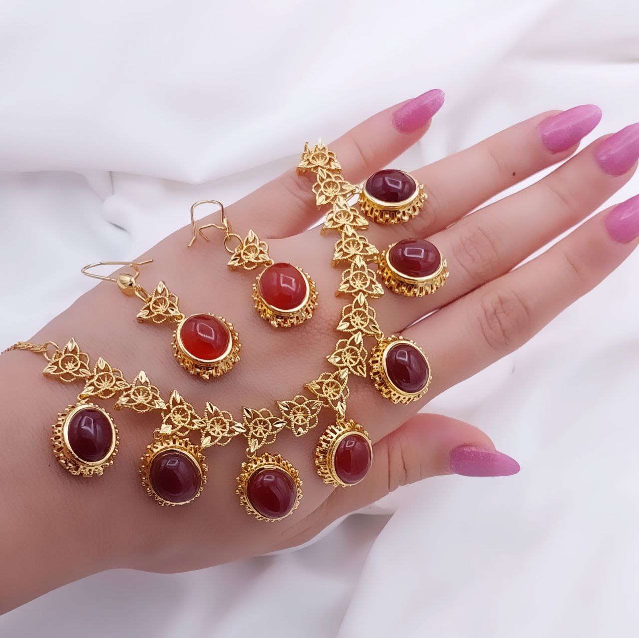 نیم‌ست زنانه عقیق طبیعی طرح طلا