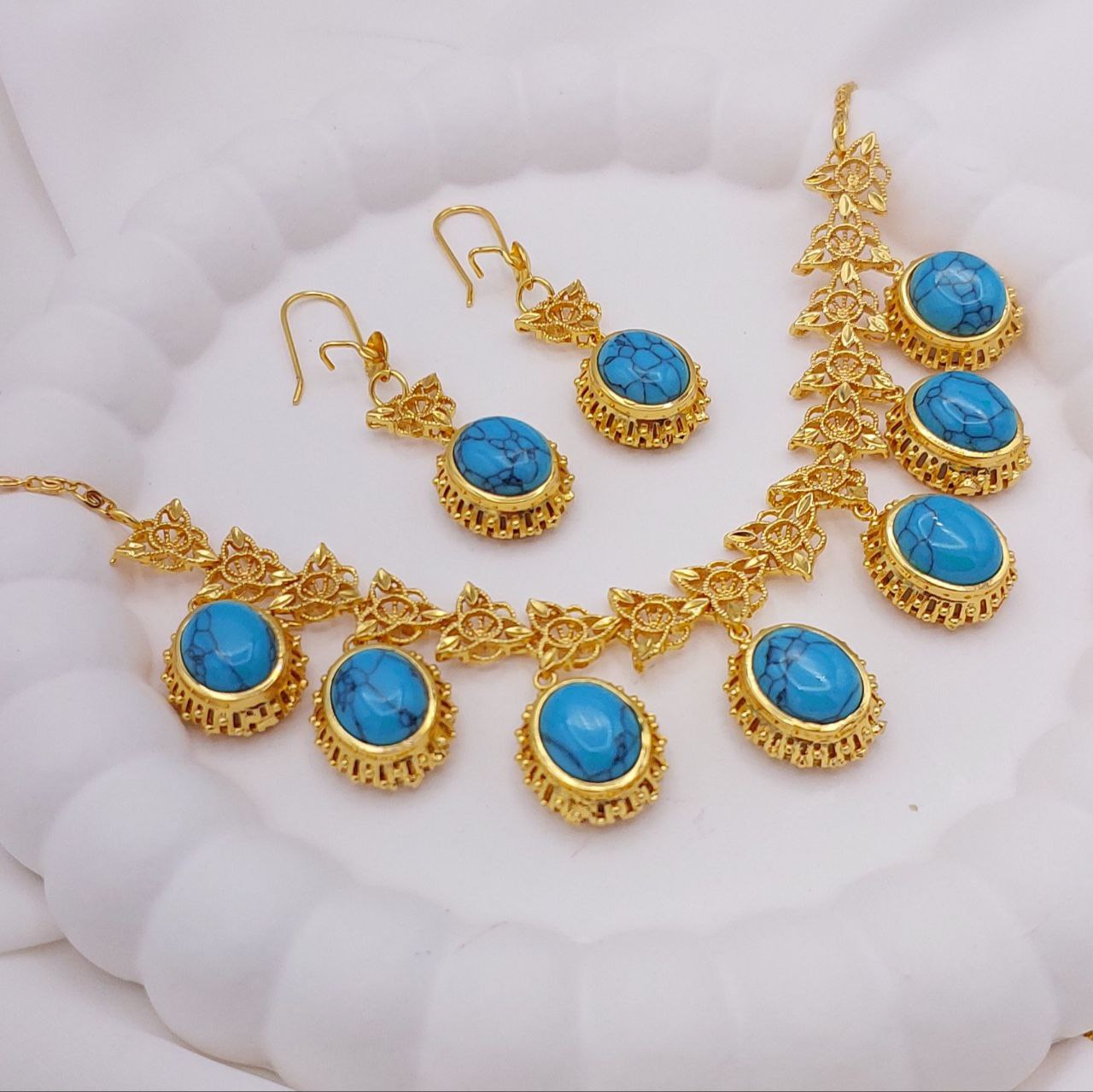 نیم‌ست زنانه فیروزه‌ای طرح طلا