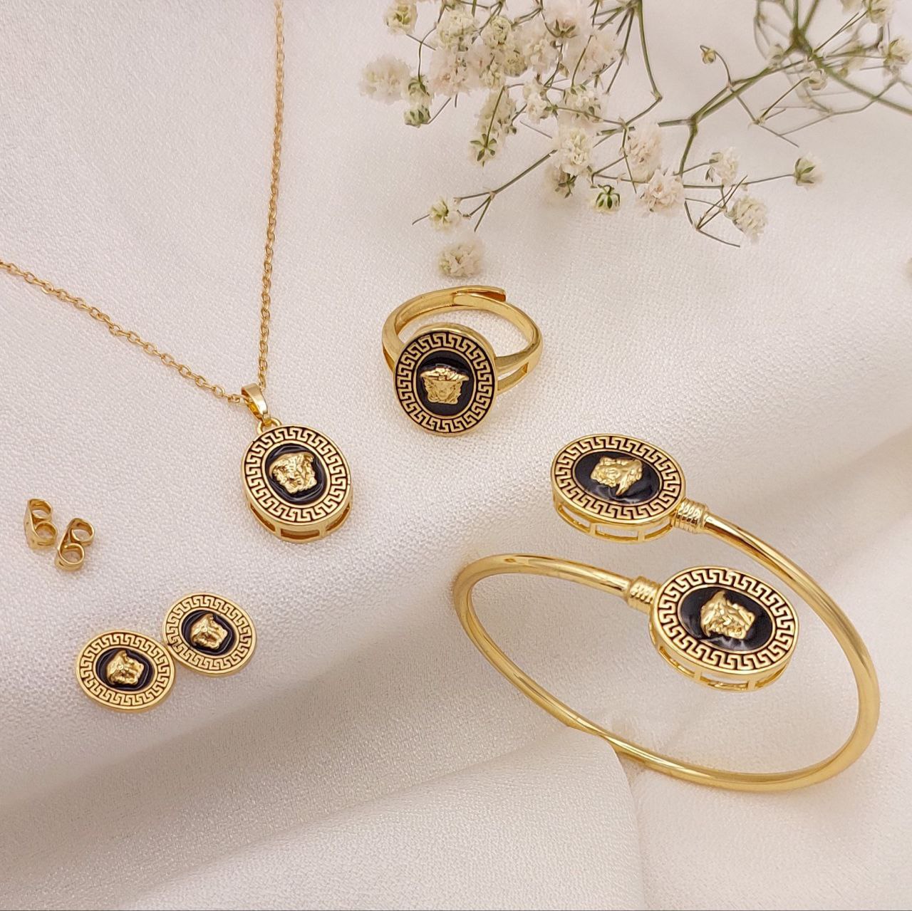 سرویس زنانه ورساچه (Versace) جدید