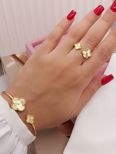 ست دستبند بنگل و انگشتر ونکلیف دو گل