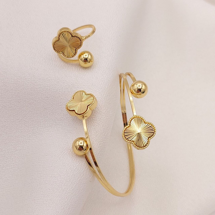 ست دستبند و انگشتر ونکلیف طرح گوی و شبدر