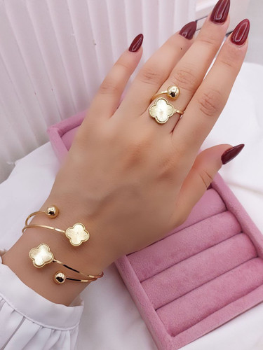 ست دستبند و انگشتر ونکلیف جدید (طرح طلا)
