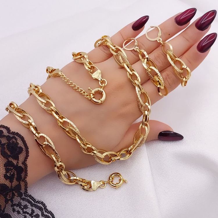 ست طلایی براق شین با طراحی حلقه زنجیری و پرداخت آینهای تراش