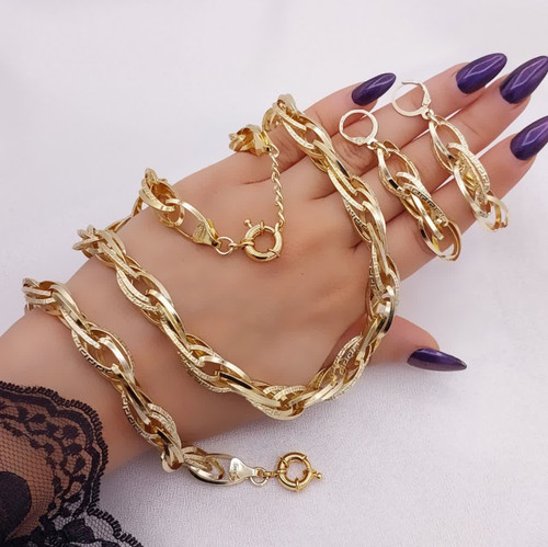 سرویس طلایی زنانه حلقهای موجدار با رنگ ثابت و قفل ملوانی