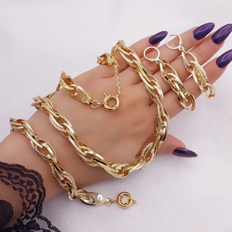 سرویس طلایی زنانه حلقهای موجدار با رنگ ثابت و قفل ملوانی