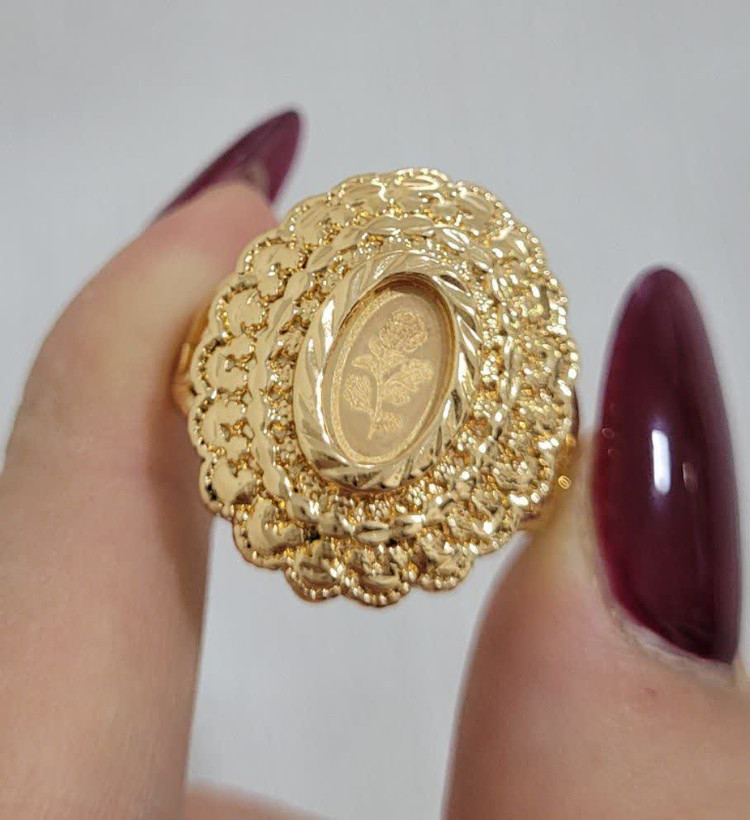 گردنبند، گوشواره و انگشتر طرح گل بیضی