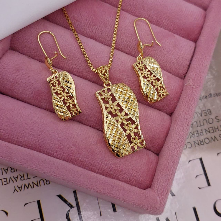 نیمست زنانه طرح طلا مدل مستطیلی گلدار