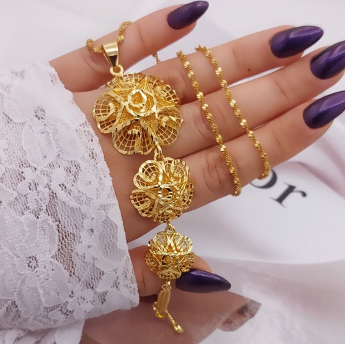 گردنبند طرح گل زنانه آویز گل سهتایی برجسته