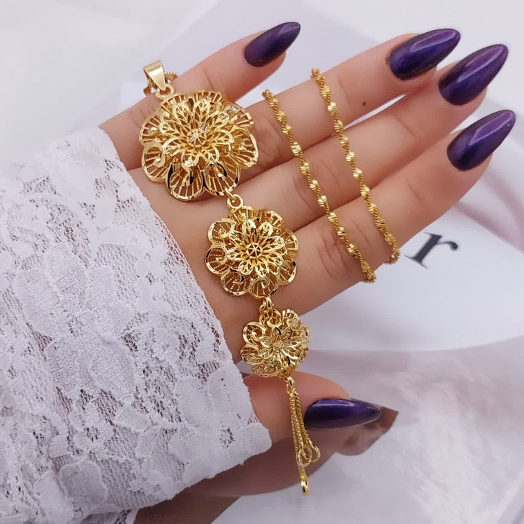 گردنبند طرح گل زنانه آویز گل مشبک ظریف