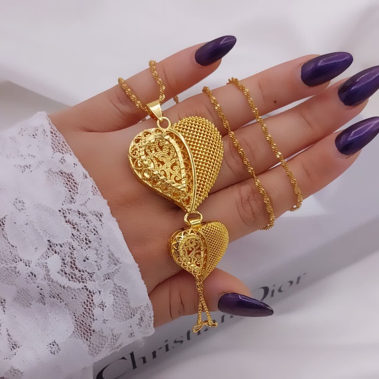 گردنبند طرح گل قلبی