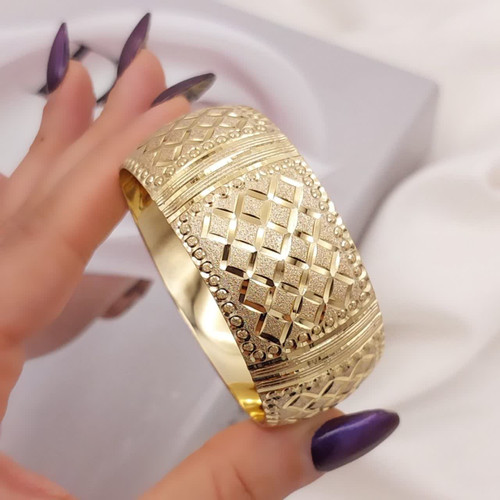 النگو پهن طرح طلا با طراحی چندبافتی ویترینی