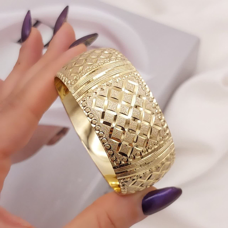 النگو پهن طرح طلا با طراحی چندبافتی ویترینی