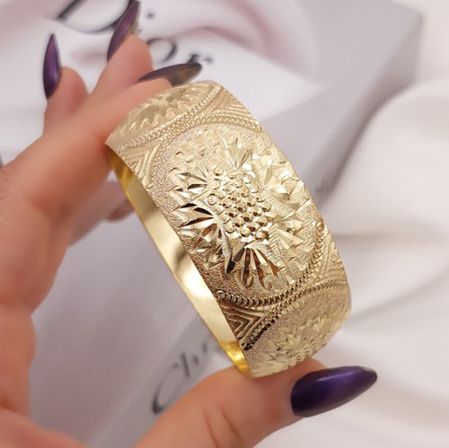 النگو پهن طرح طلا با نقش خورشیدی و بافت پرکار