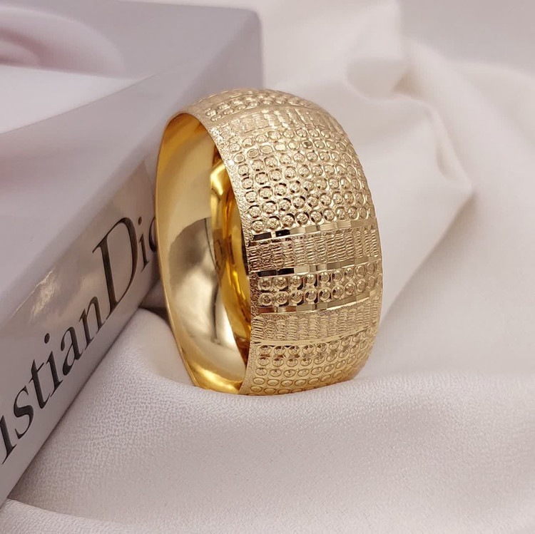 تکپوش زنانه طلا روس ۳ سانتی بافت نقطهای برجسته و نوارهای صیقلی براق