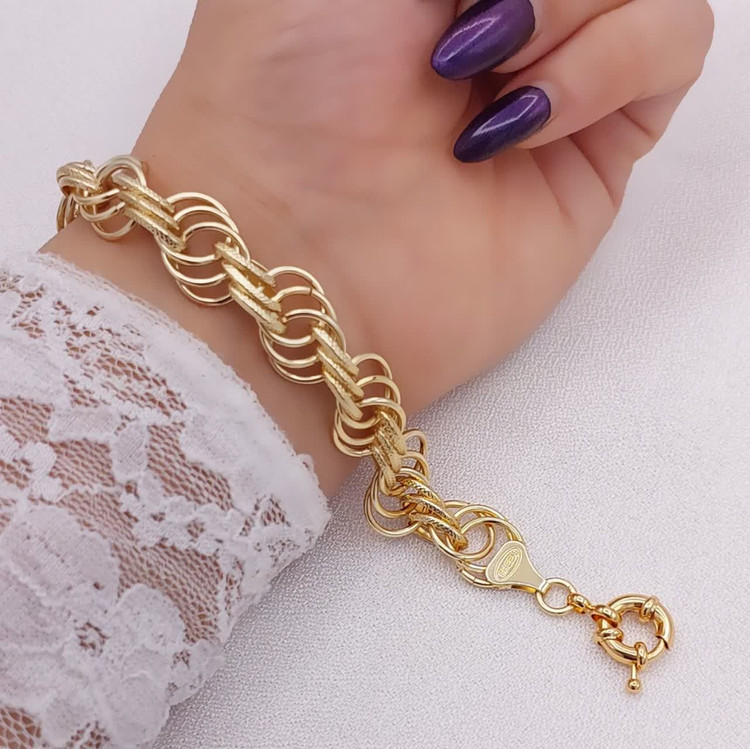 دستبند زنانه حلقهای طرح طلا حلقههای صاف و صیقلی