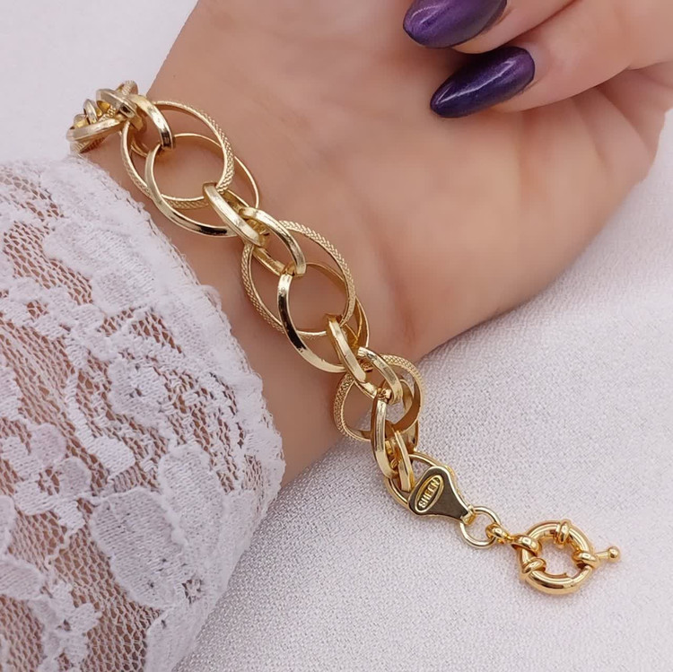 دستبند زنانه حلقهای طرح طلا حلقههای درشت مدرن