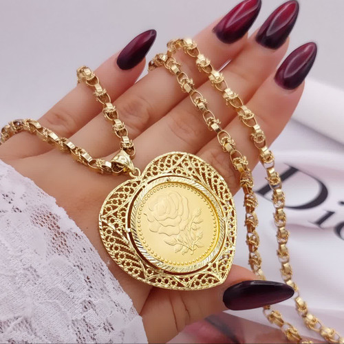 گردنبند زنانه بلند طرح طلا May Dear با پلاک سکهای گرد مشبک و زنجیر یزدی