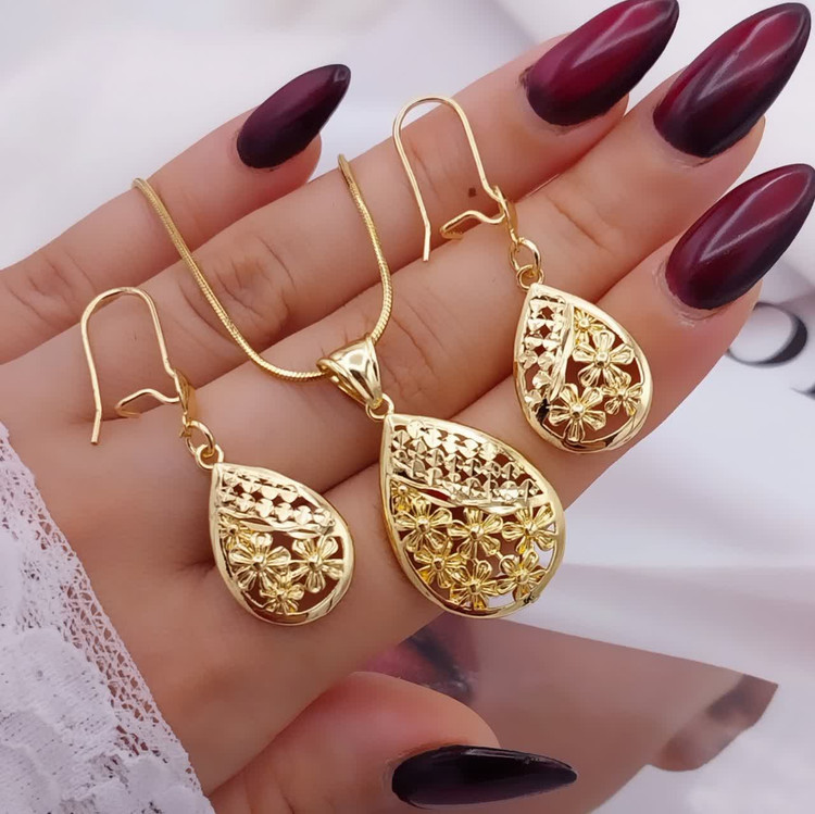 نیمست ظریف با آویز اشکی برجسته