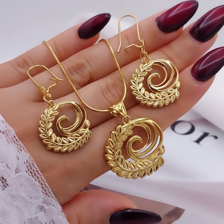 نیمست زنانه با فرم دایرهای و پیچش نرم برگمانند