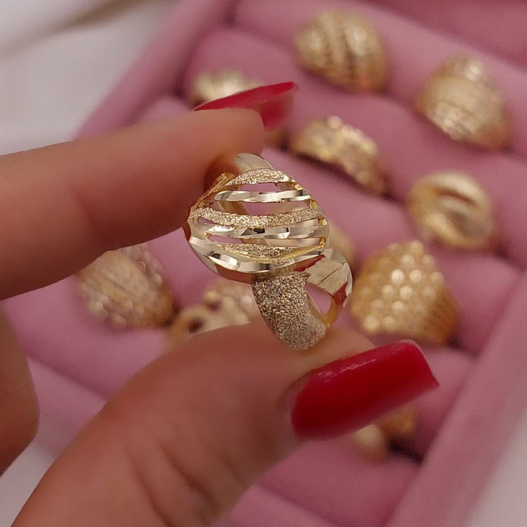 انگشتر زنانه طلاروس با طراحی گوی چندلایه