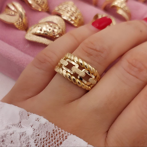 انگشتر زنانه طلاروس با طراحی زنجیری و مرکز برجسته