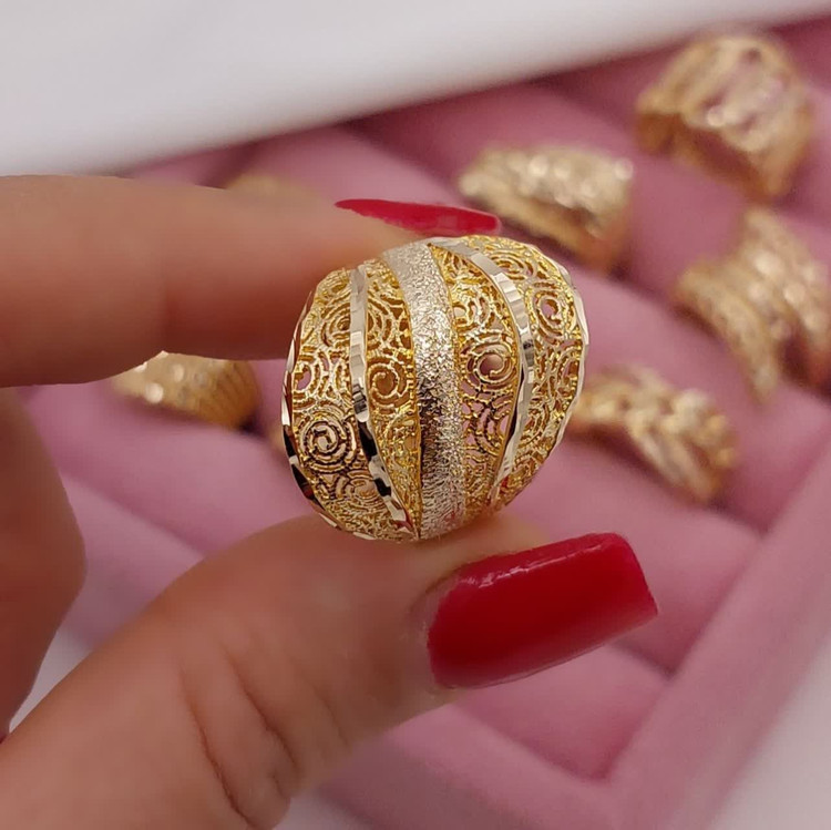 انگشتر زنانه طلاروس با طراحی گوی چندلایه