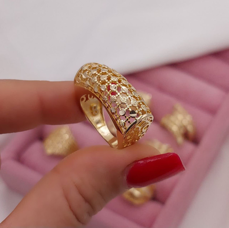 انگشتر زنانه طلاروس با طراحی مشبک پهن