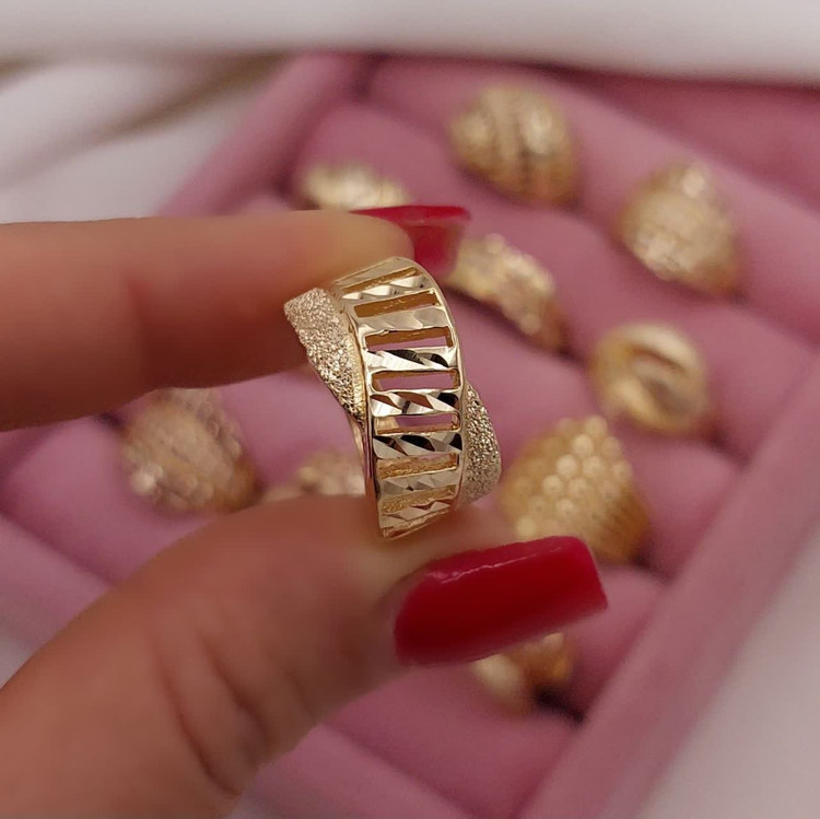 انگشتر زنانه طلاروس پهن شیاردار