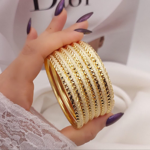 النگو زنانه طلاروس ۷ میل طرح هرمی برجسته پک ۳ عددی