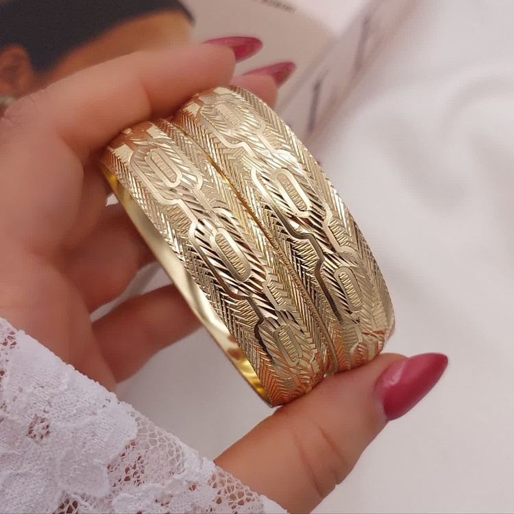 نیمتکپوش ۱/۵ سانت با نقش برجسته کلاسیک