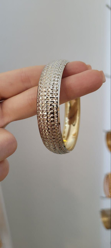 تکپوش با تراشههای نقرهای درخشان