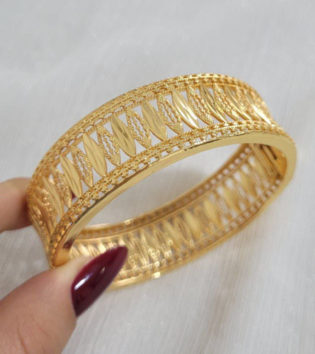 دستبند تکپوش اماراتی طلاروس | طراحی مشبک برجسته