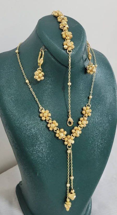 سرویس NYH | آویز گلدار برجسته