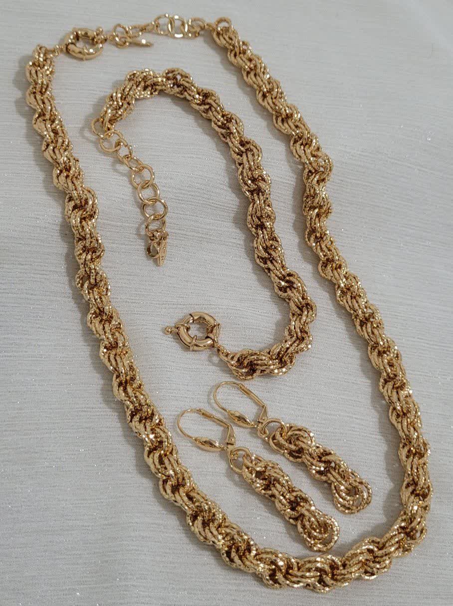 سرویس حلقهای دریم با زنجیر بافت طنابی منسجم و نگینکاری ظریف در بافتها